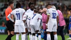 曼联更衣室风波：343战术争议与B费不满引发内部震荡