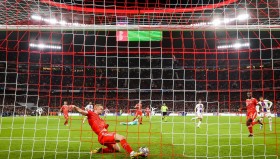 斯特林：16亿身价周薪30万却无球可踢，曾是神勇射手如今成足坛奇观